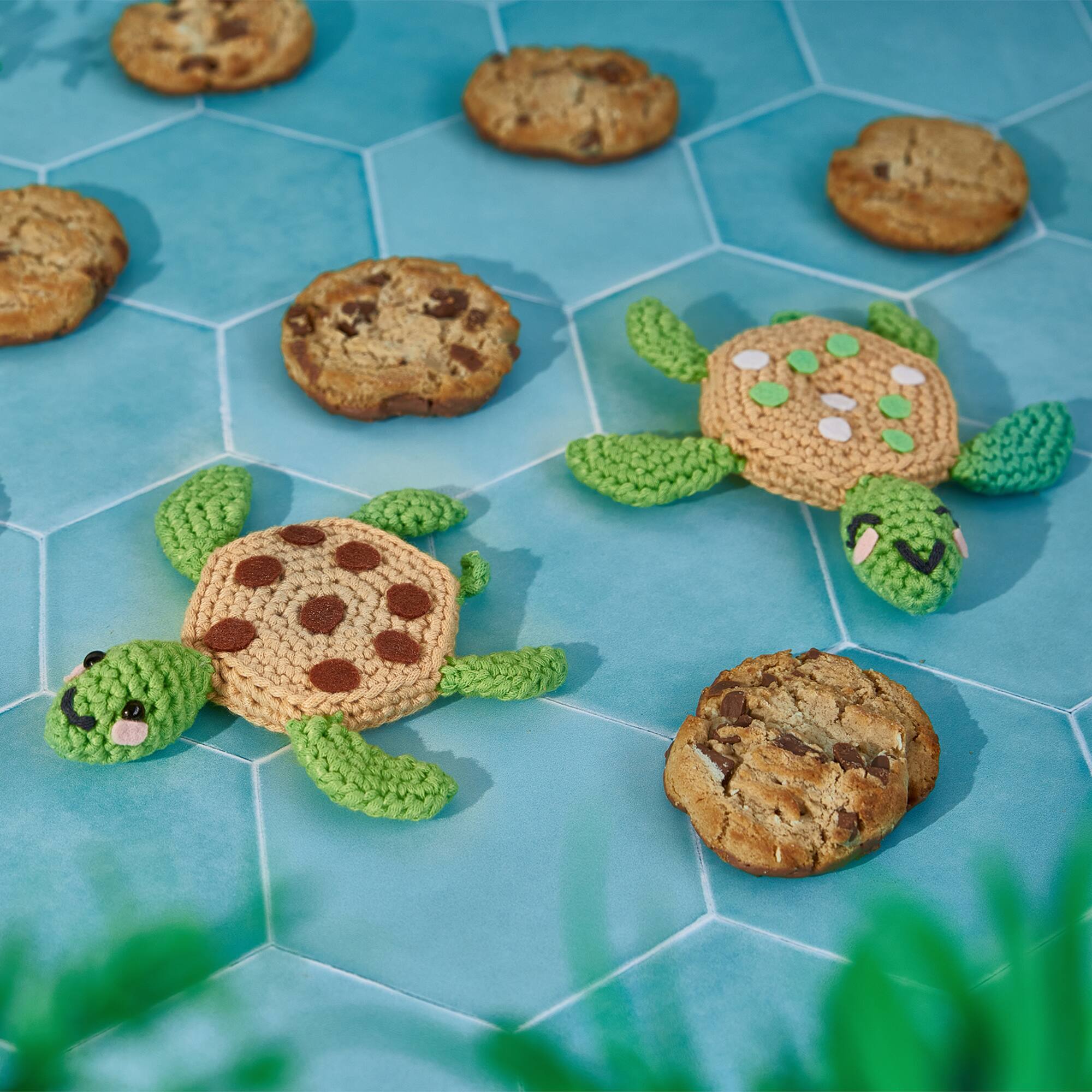 Lion Brand® Yummy Cookie Turtle Tim Friends Kit